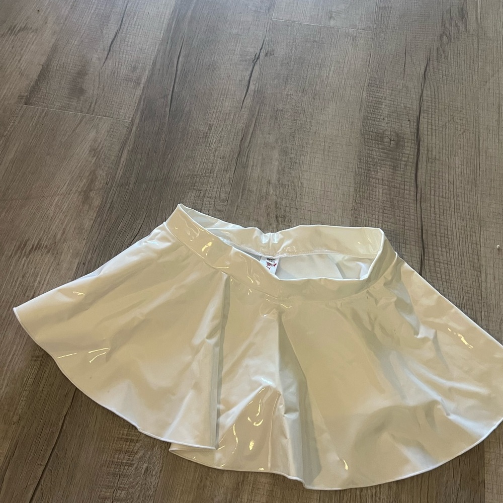White latex rave skirt💋